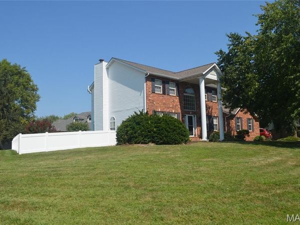 121 E Willow Bend Drive , Glen Carbon, IL 62034