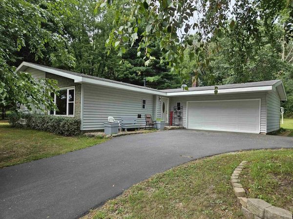 W7254 S Oak Ridge Court, Poynette, WI 53955