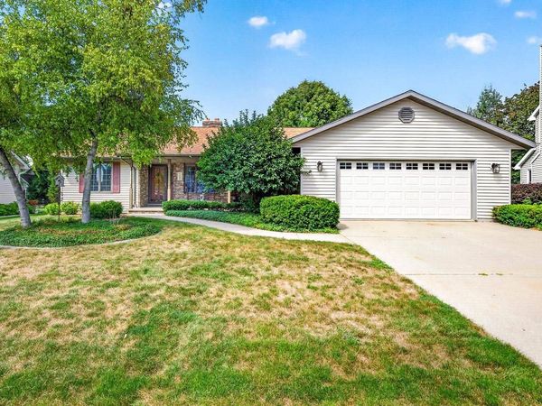 1155 W CECIL STREET, Neenah, WI 54956