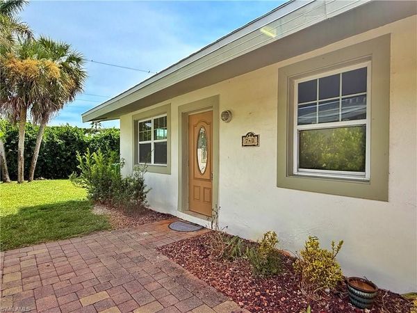 740 109th AVE N, NAPLES, FL 34108