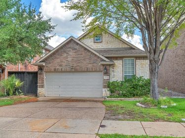 9129 Cottonwood Village Drive, Fort Worth, TX 76120