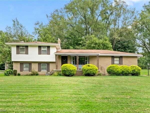 2591 Woodview Road , Uniontown, OH 44685