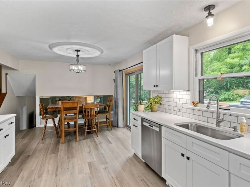2591 Woodview Road, Uniontown, OH 44685 Photo 12