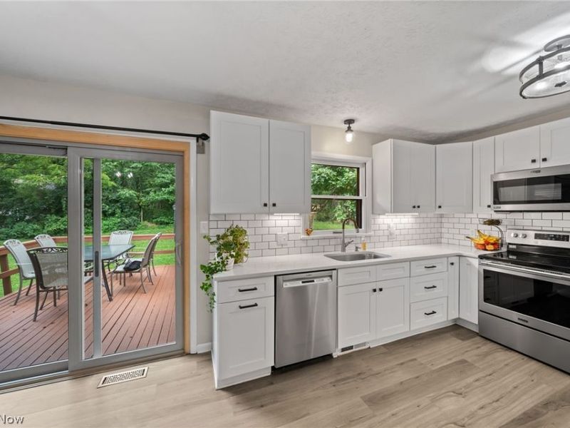 2591 Woodview Road, Uniontown, OH 44685 Photo 13