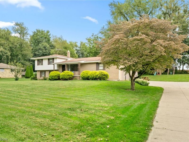 2591 Woodview Road, Uniontown, OH 44685 Photo 3