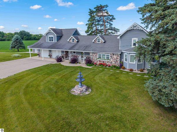 9644 Deerfield Road E, Shepherd, MI 48883