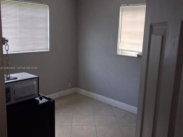 1050 NW 25th Ave , Fort Lauderdale, FL 33311
