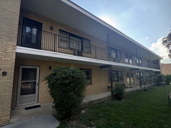 581 Burlington Avenue , Unit 8, Clarendon Hills, IL 60514