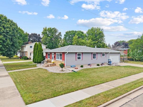 1324 BISMARCK AVENUE, Oshkosh, WI 54902