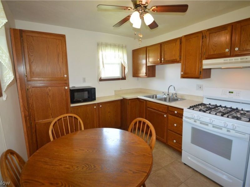 726 Penhale Avenue, Campbell, OH 44405 Photo 6