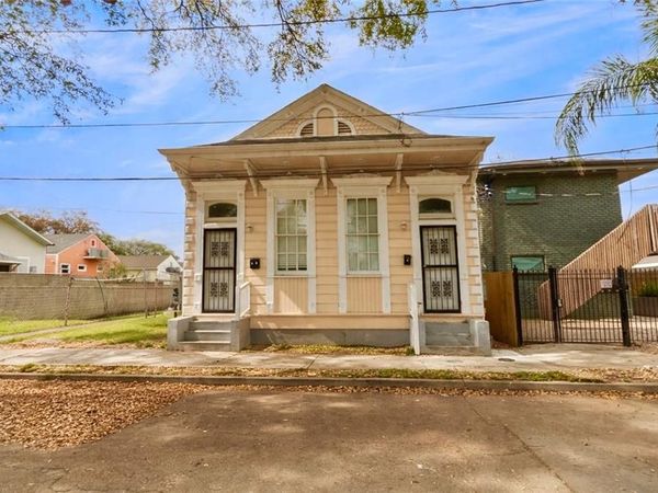 2117 DANNEEL Street , New Orleans, LA 70113