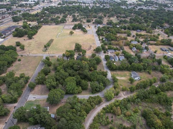 2424 S 10th Street , Waco, TX 76706