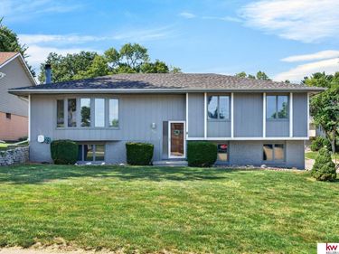 6826 S 73rd Avenue, Ralston, NE 68127