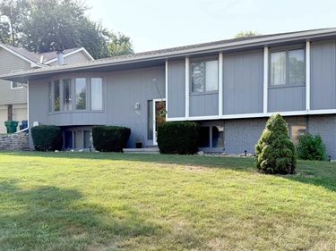 6826 S 73rd Avenue, Ralston, NE 68127