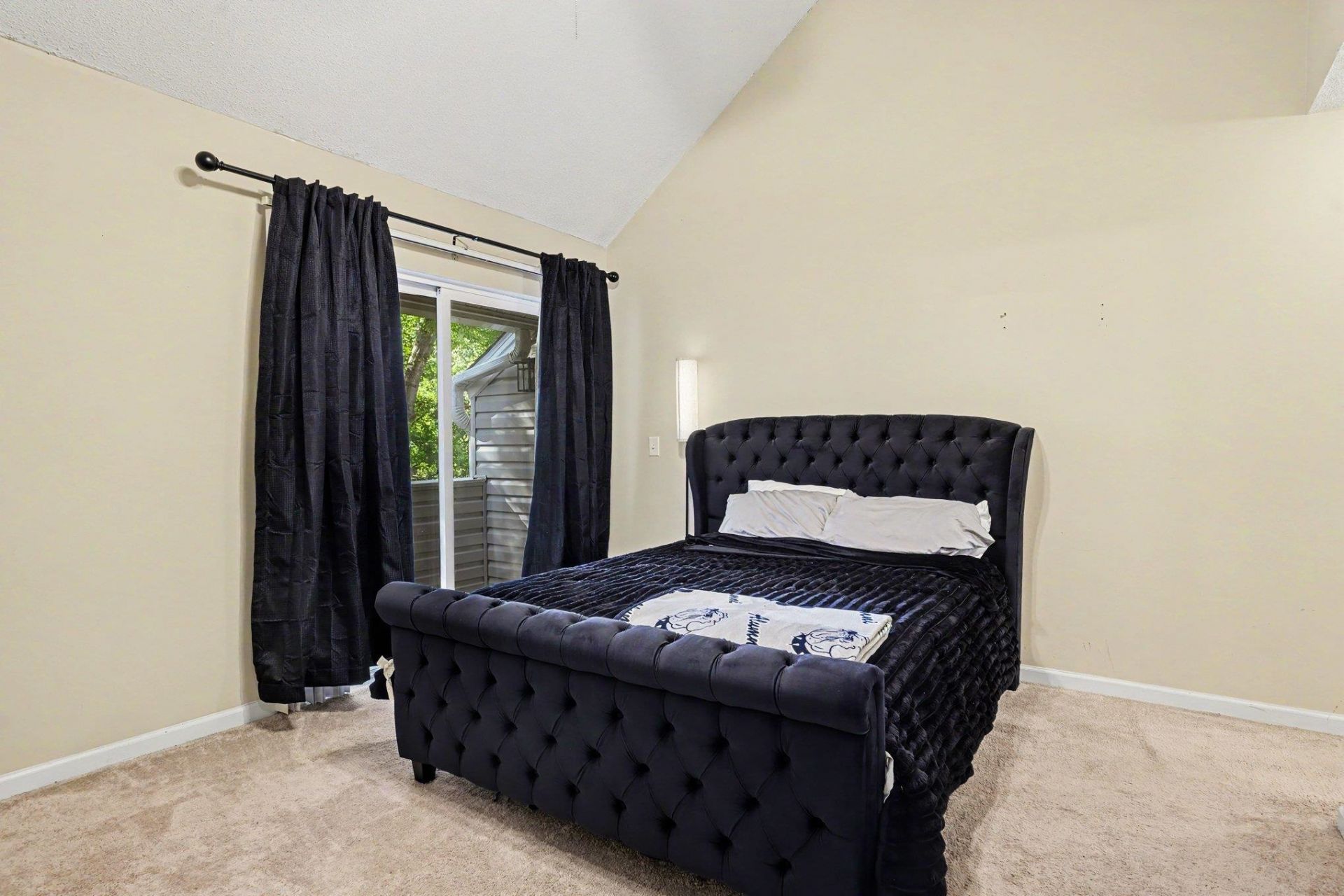 400 Cambridge Circle Photo 11