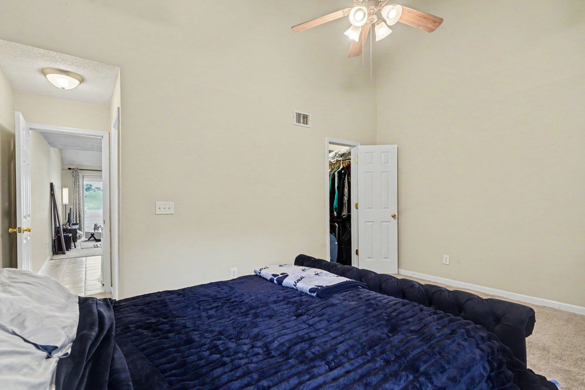 400 Cambridge Circle Photo 13