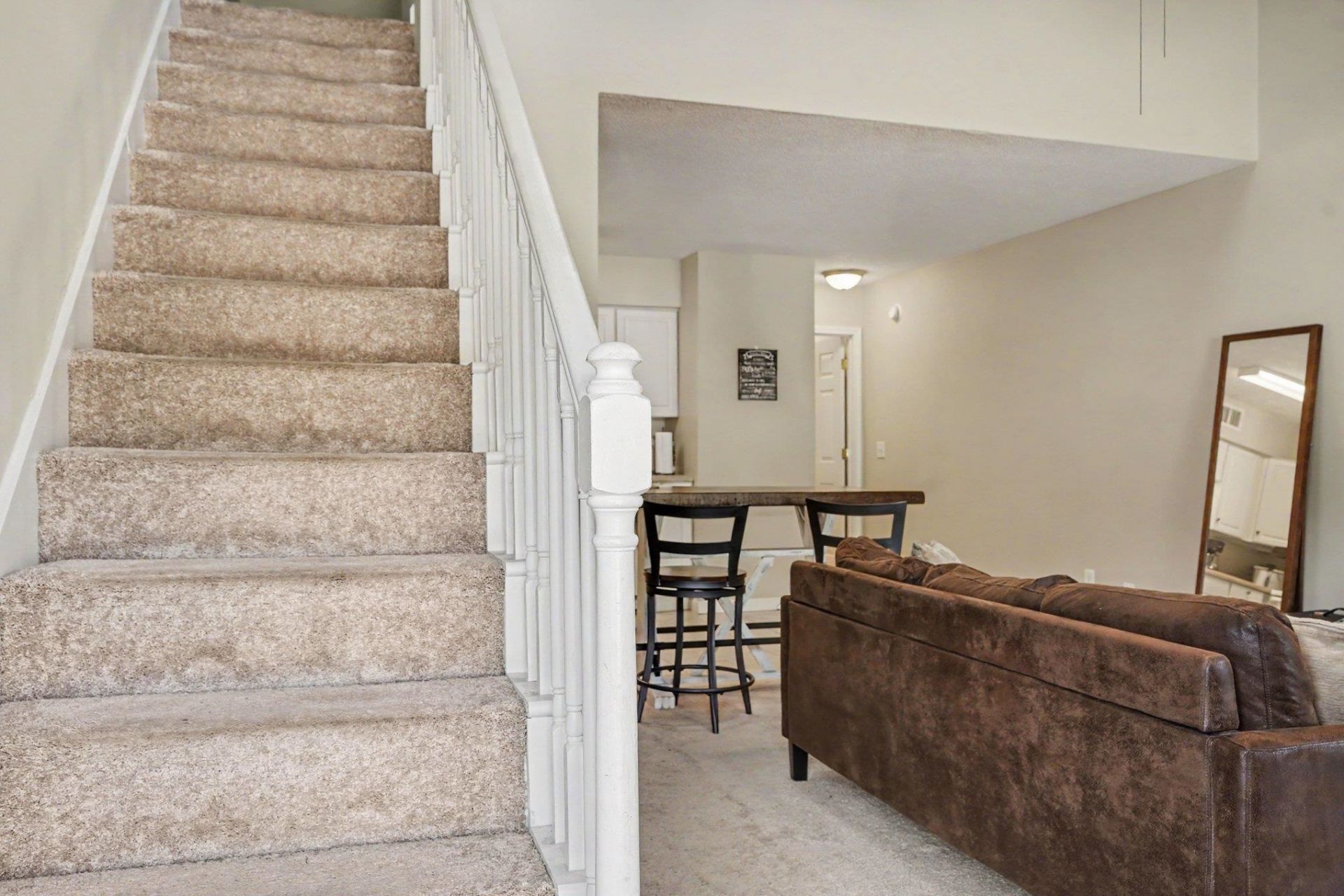 400 Cambridge Circle Photo 4