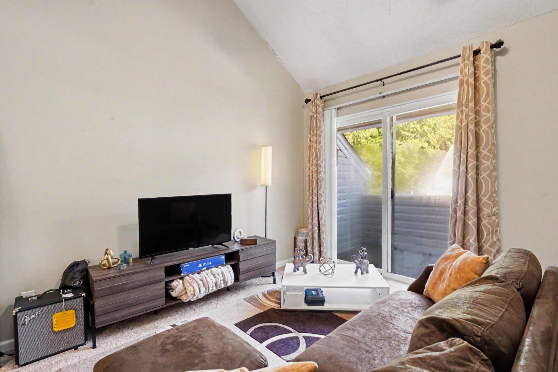 400 Cambridge Circle Photo 5