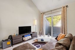 400 Cambridge Circle photo 4