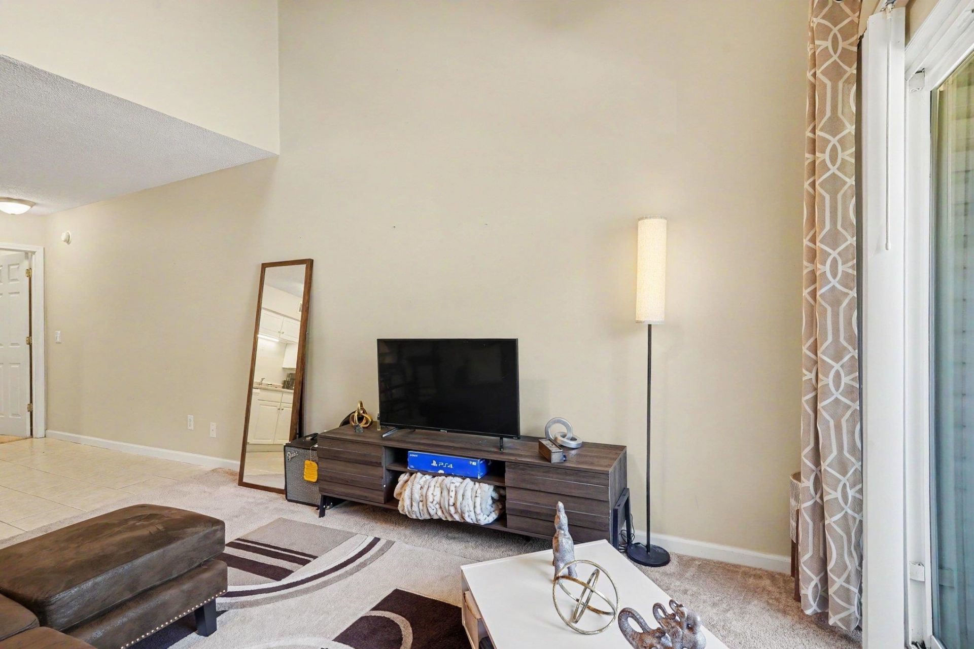 400 Cambridge Circle Photo 6