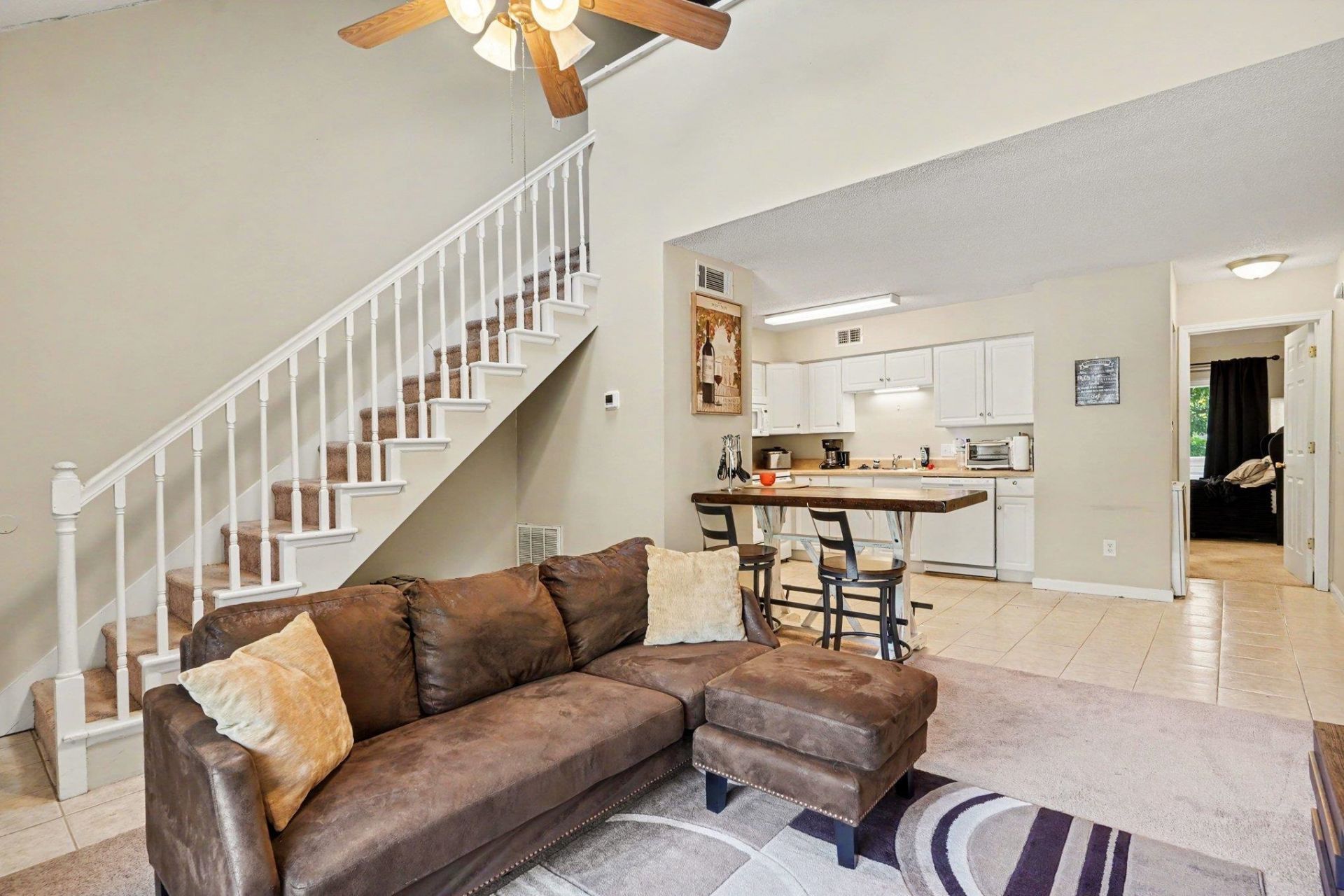 400 Cambridge Circle Photo 7