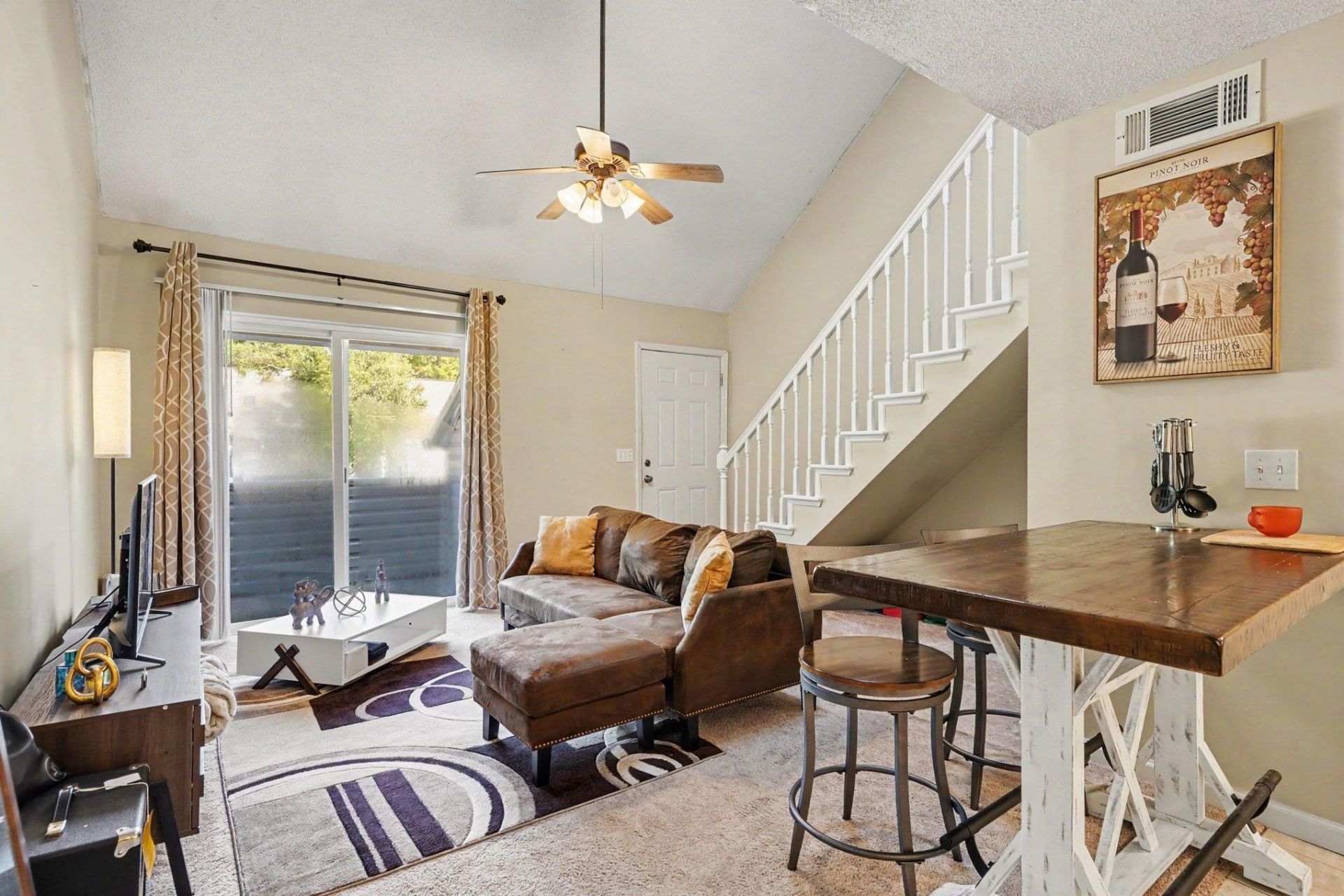 400 Cambridge Circle Photo 8