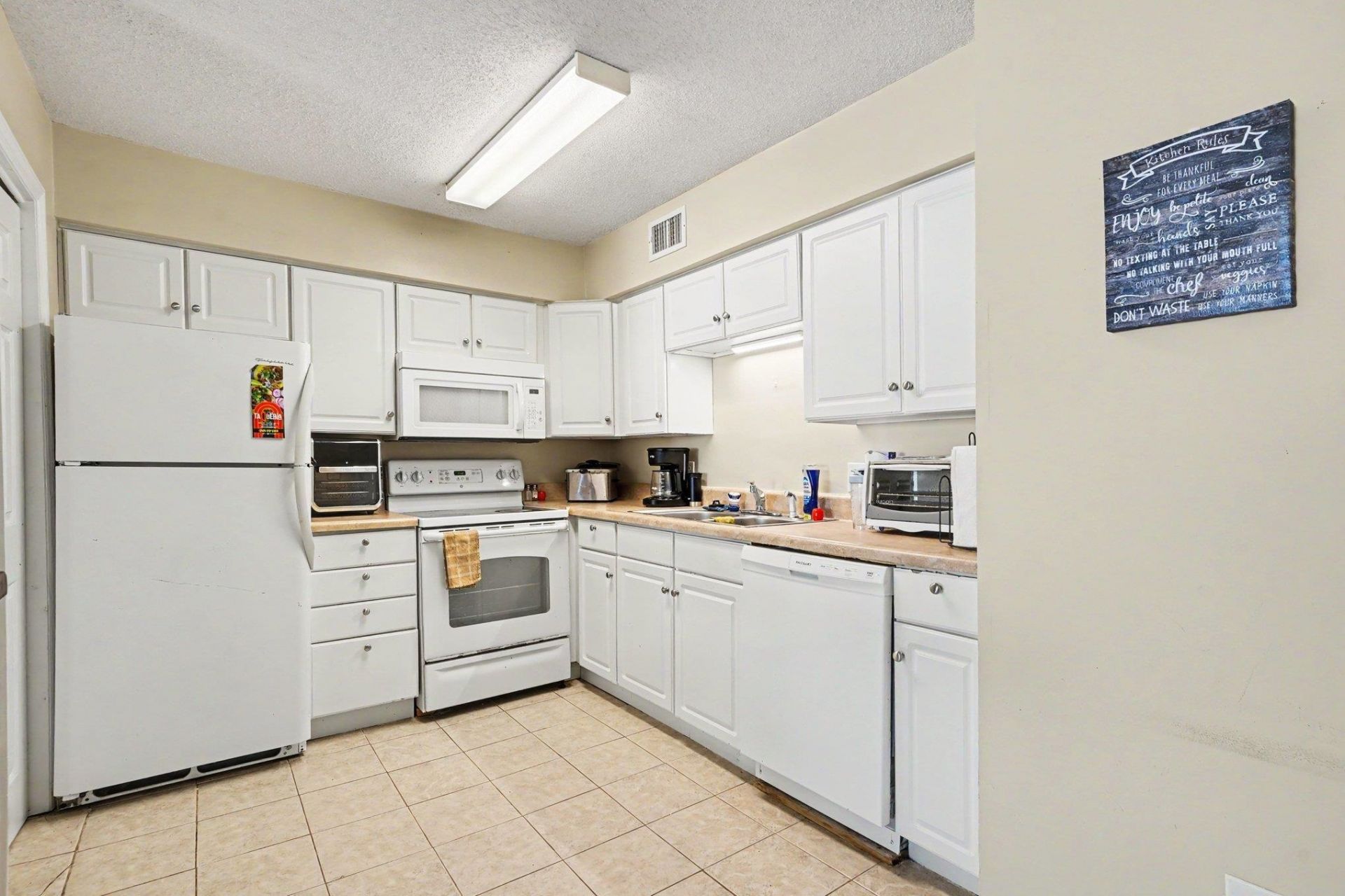 400 Cambridge Circle Photo 9