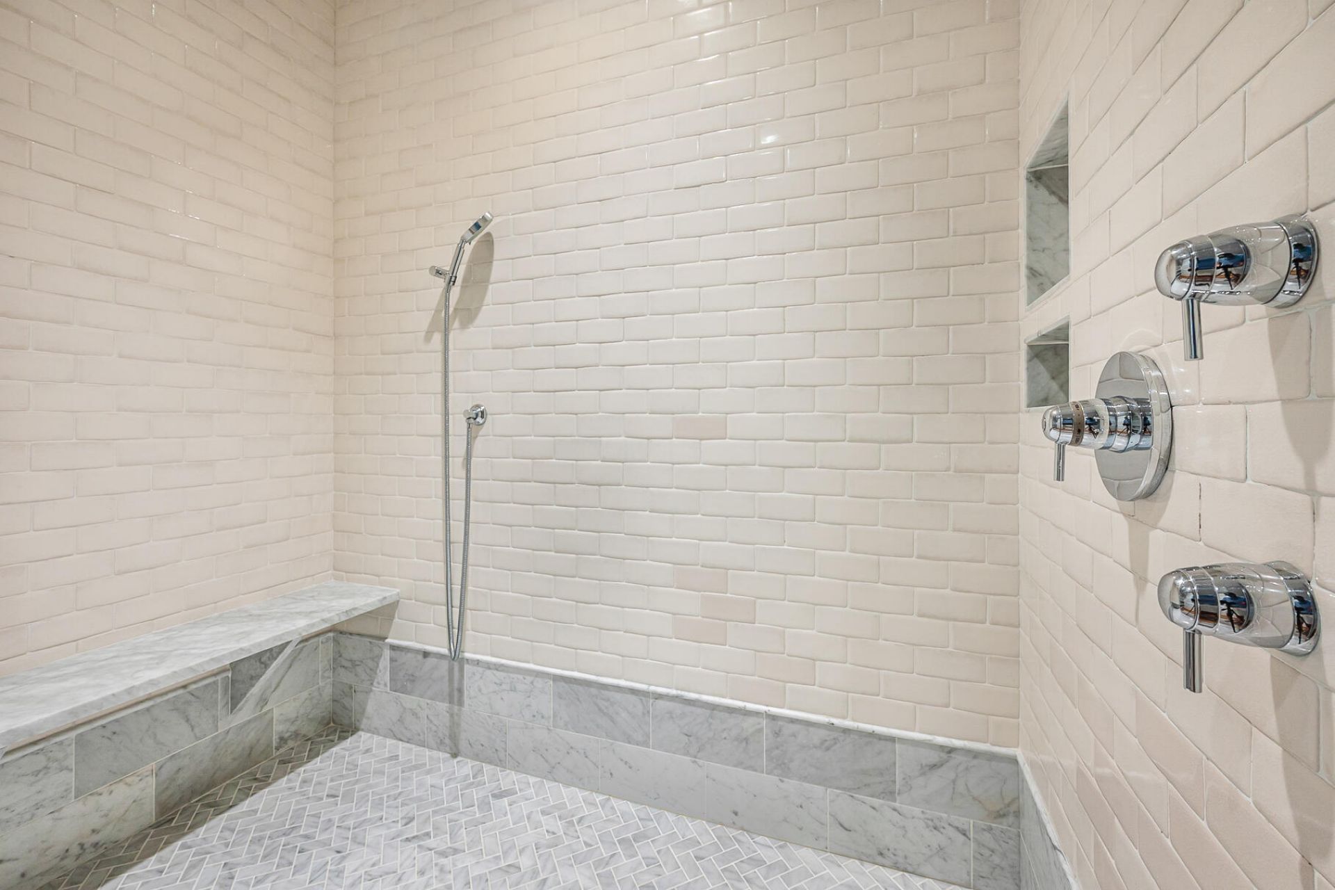 407 Royall Avenue Photo 50
