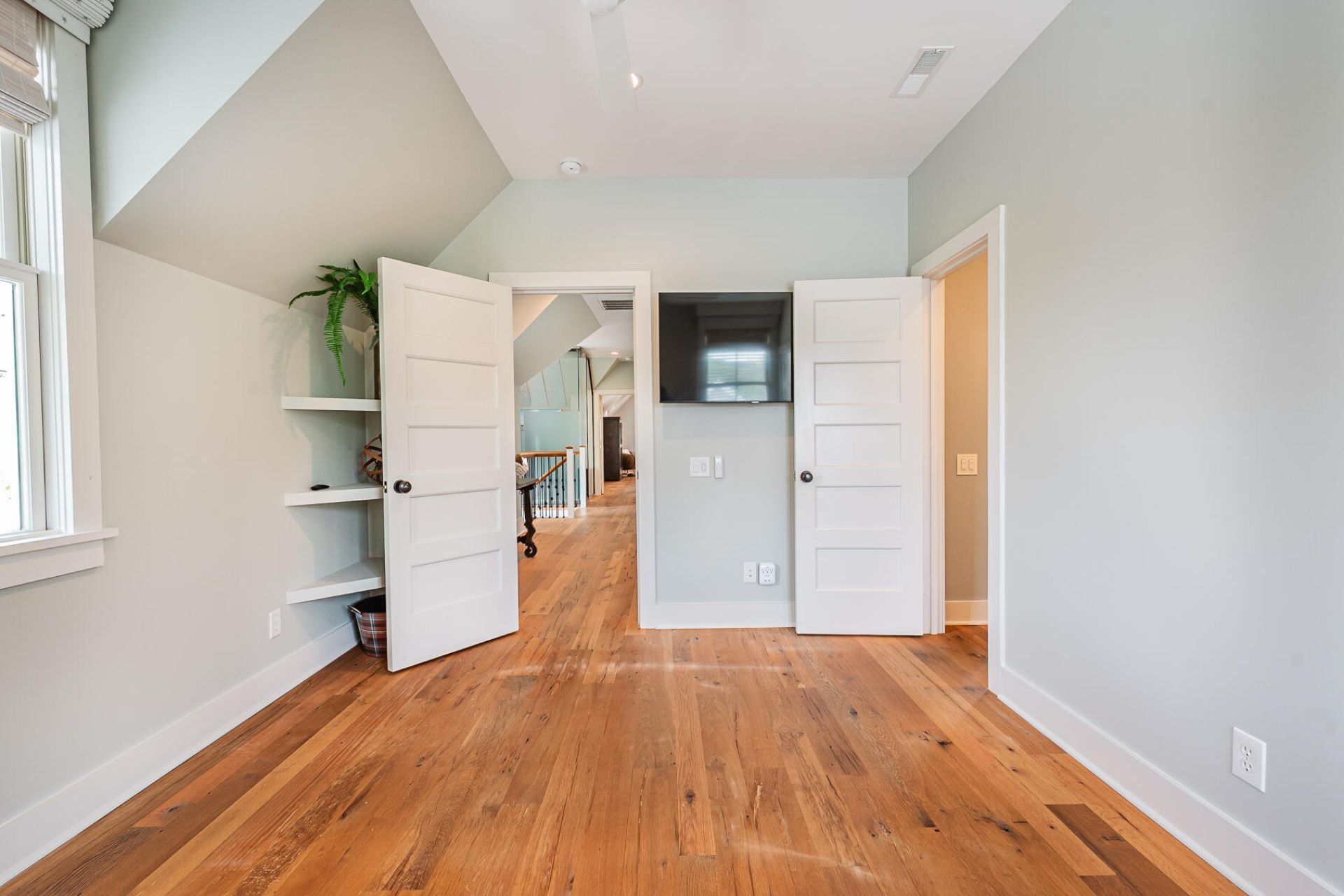 407 Royall Avenue Photo 53
