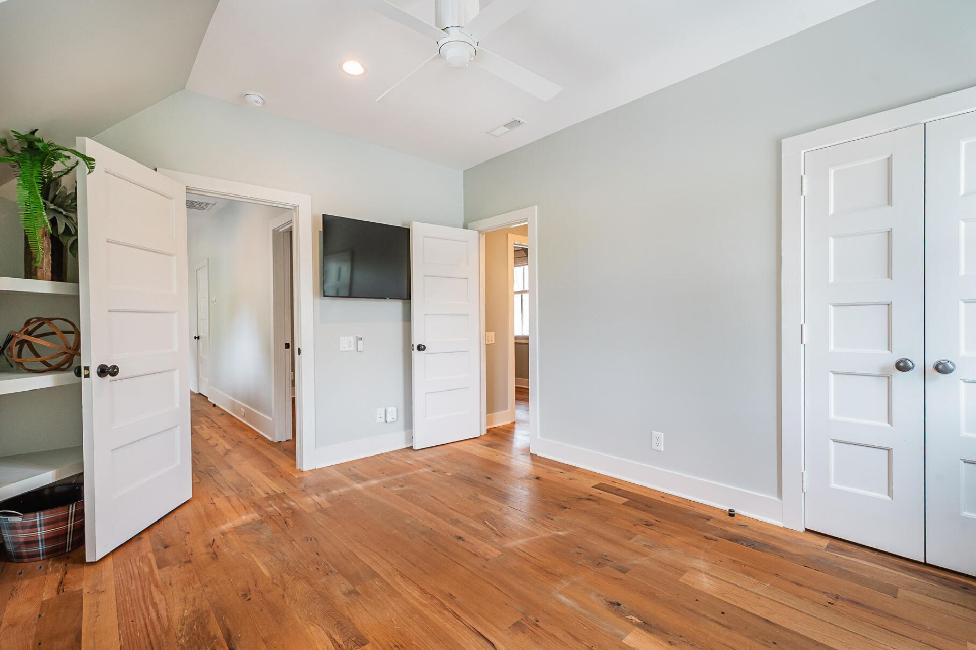 407 Royall Avenue Photo 55