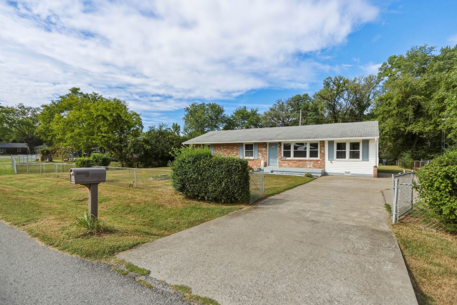 203 Rebecca Ln, Clarksville, TN 37042 Main Photo