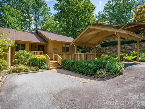 204 Water Oak Lane, Hendersonville, NC 28791