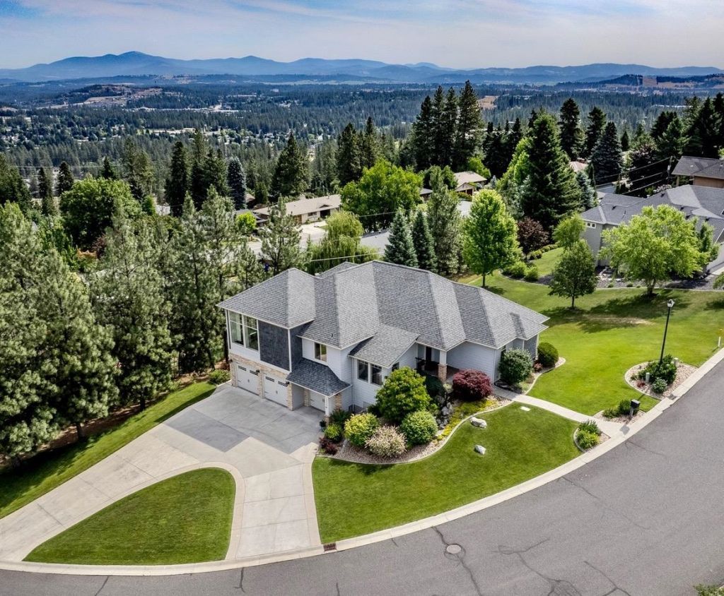 10532 Edna Ln, Spokane, WA 99218 Main Photo