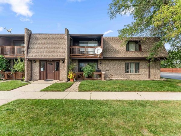 9147 S Roberts Road , Unit 205, Hickory Hills, IL 60457