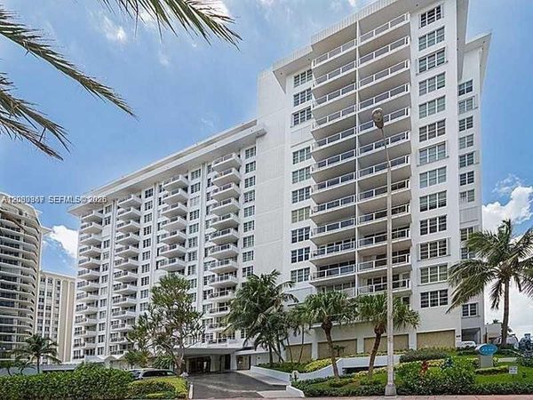 5700 Collins Ave , Unit 8M, Miami Beach, FL 33140