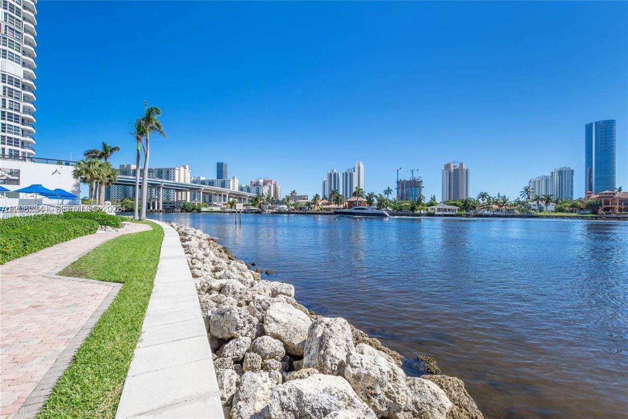 19101 NE 36th Ct, Unit 1704, Aventura, FL 33180 Photo