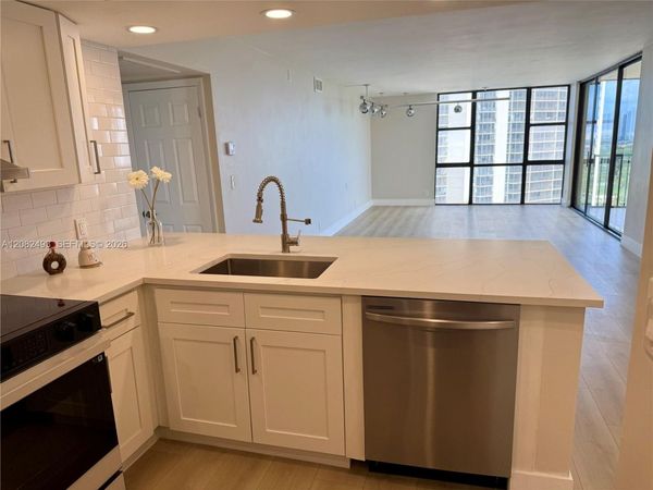 20335 W Country Club Dr , Unit 1203, Aventura, FL 33180