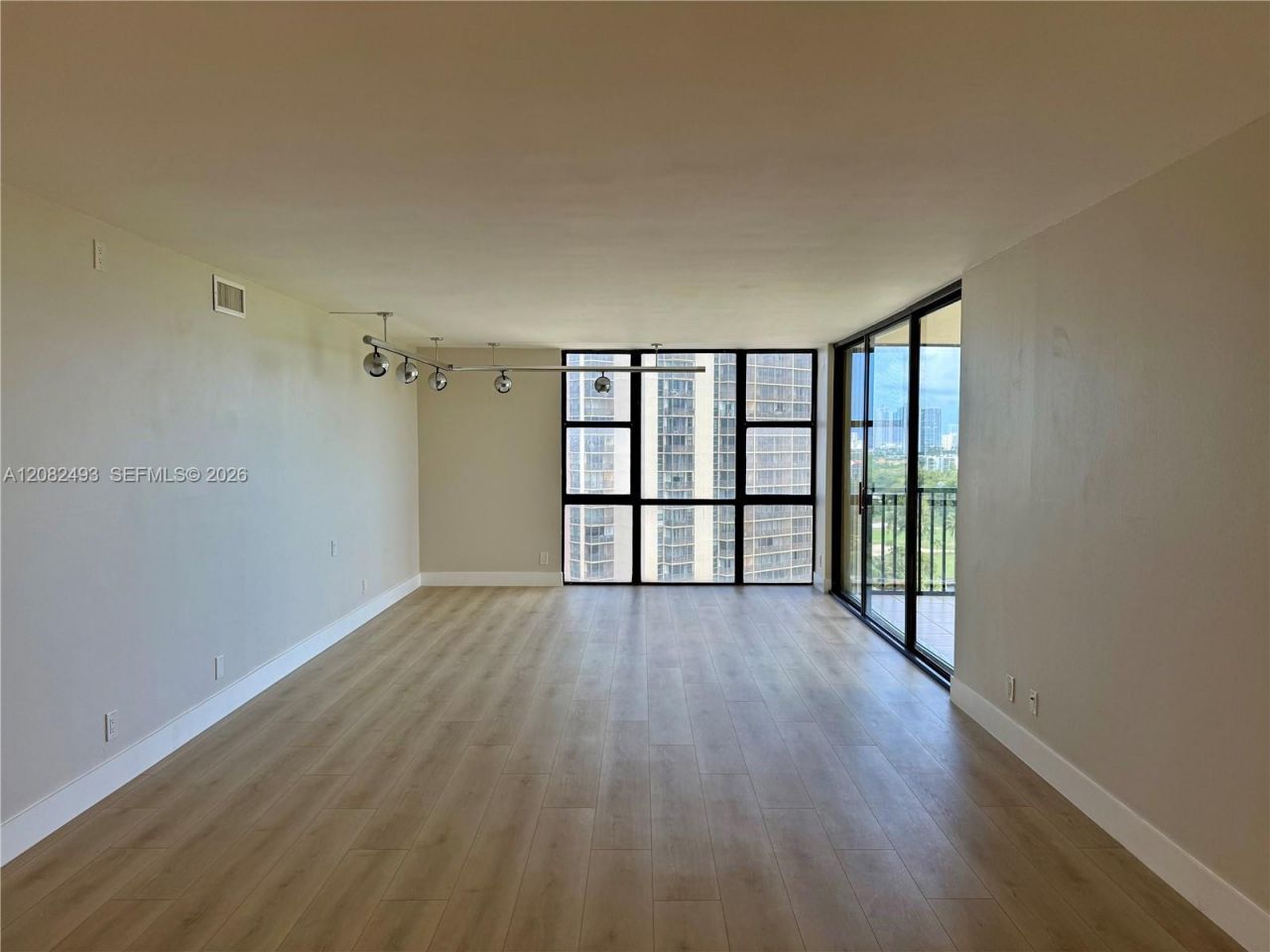 20335 W Country Club Dr , Unit 1203, Aventura, FL 33180 Photo