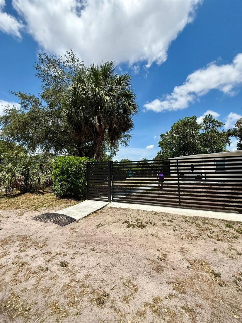 12801 Westview Dr , Miami, FL 33167 Photo