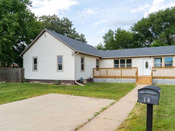 119 E 19TH ST, South Sioux City, NE 68776