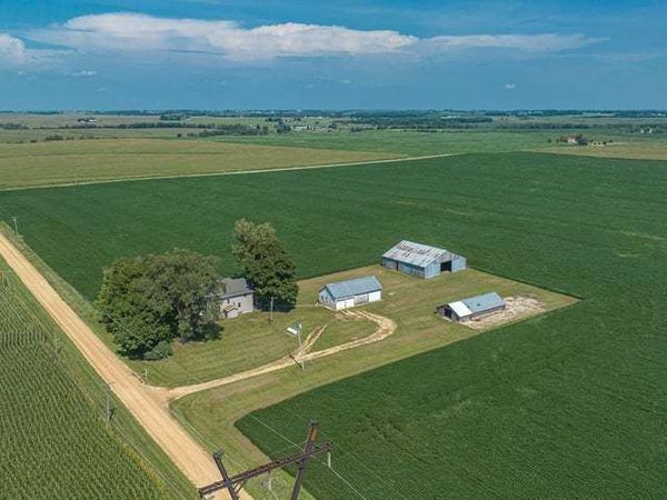 927 N Valentine Road , Polo, IL 61064