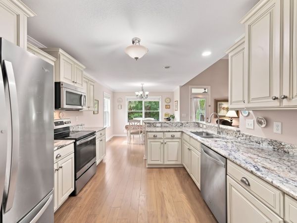 2244 Fairfax Dr, Clarksville, TN 37043