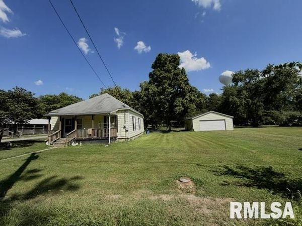 915 MARKET Avenue, Johnston City, IL 62951