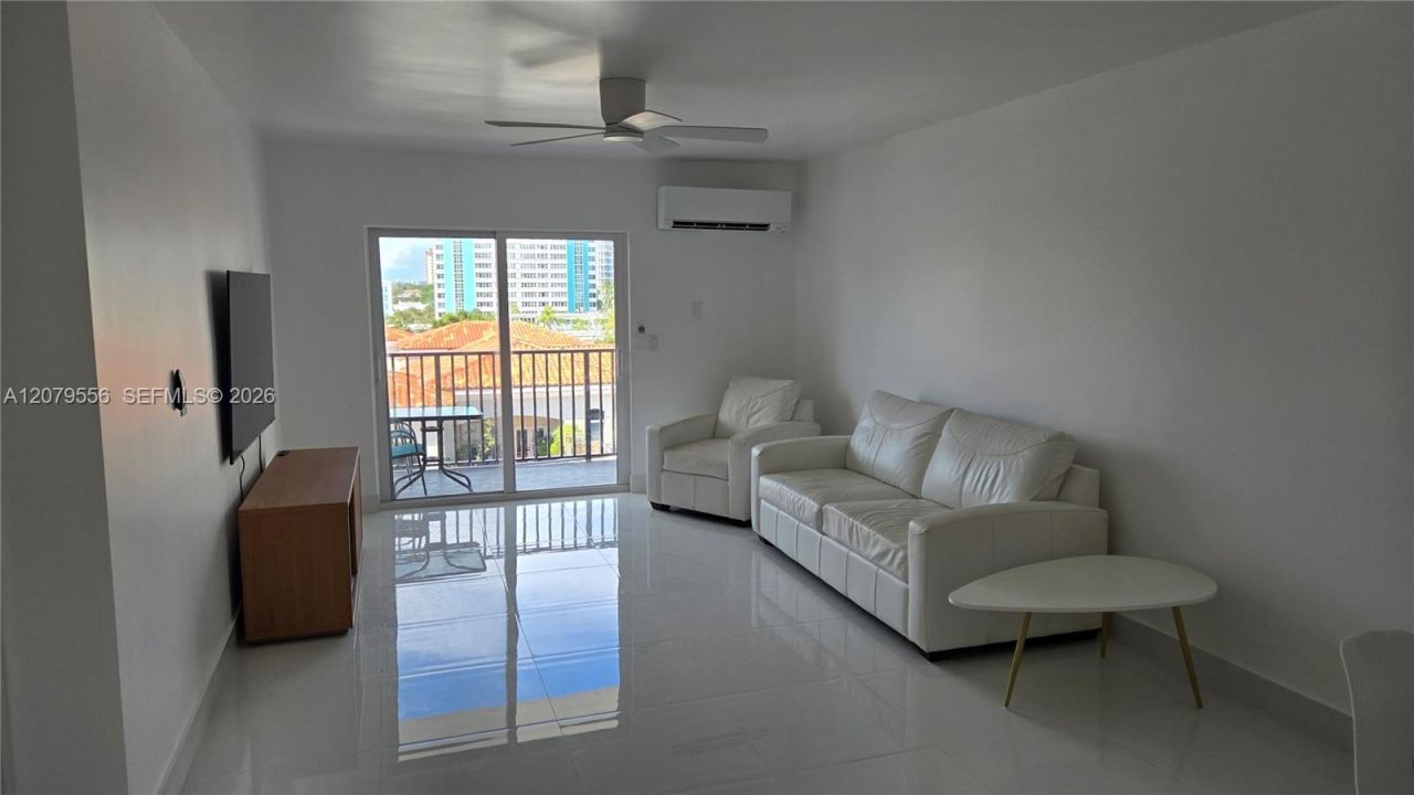 3000 Riomar St, Unit 703, Fort Lauderdale, FL 33304 Photo