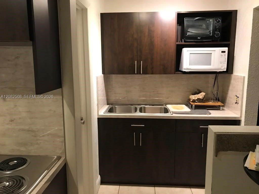 7000 NW 186th St, Unit 4-422A, Hialeah, FL 33015 Photo