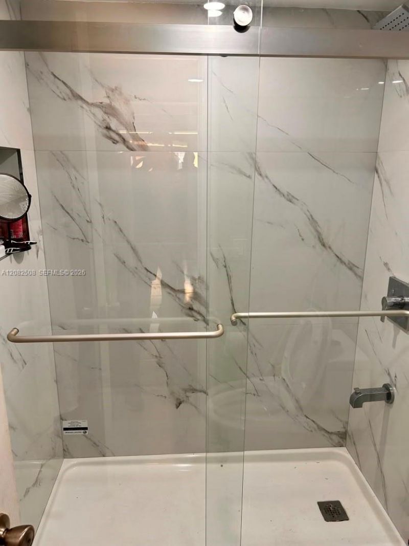 7000 NW 186th St, Unit 4-422A, Hialeah, FL 33015 Photo