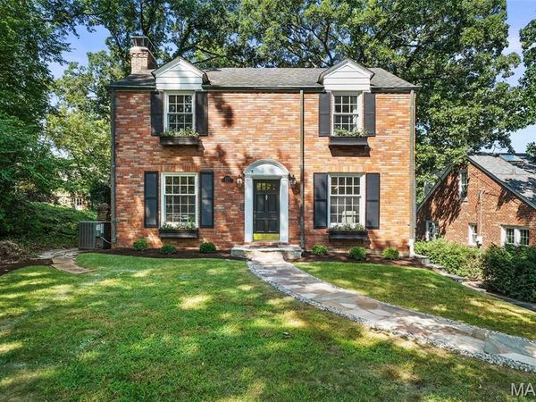 225 Parkland Avenue, Glendale, MO 63122