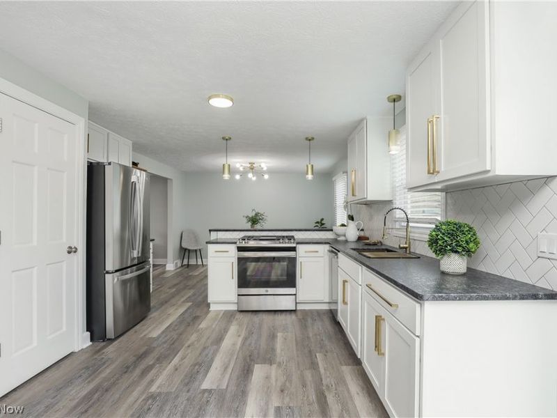 2783 State Street NW, Uniontown, OH 44685 Photo 8