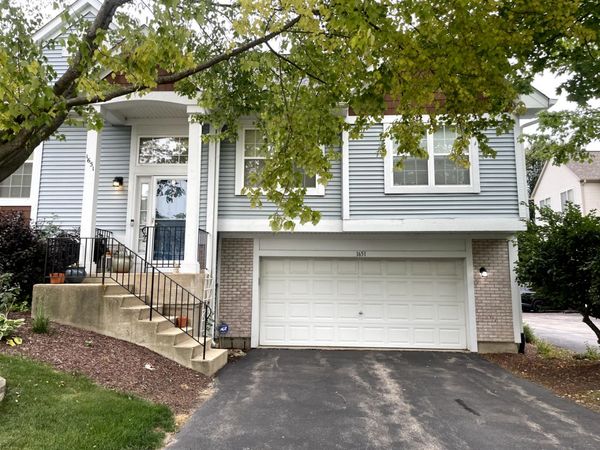1651 Apple Tree Lane , West Chicago, IL 60185