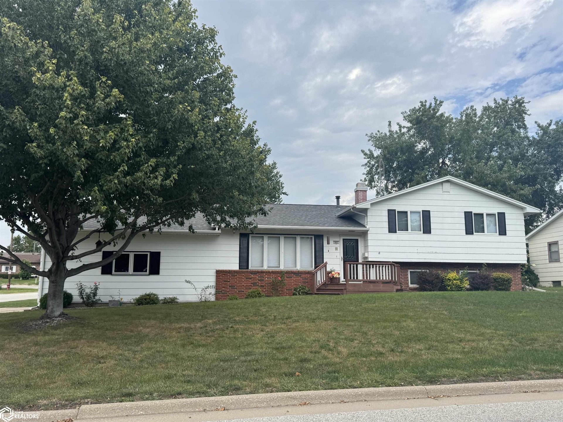 802 Henry Drive, Marshalltown, IA 50158 Main Photo